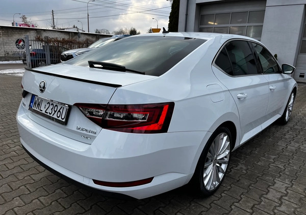 Skoda Superb cena 89000 przebieg: 150000, rok produkcji 2017 z Warszawa małe 22